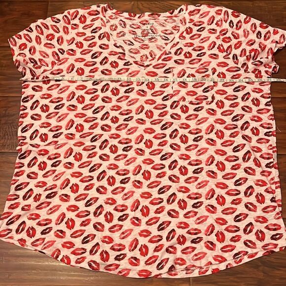 Torrid White Multi Lip Design Pocket Tee Casual Feminine Contemporary Brand New - Picture 7 of 11